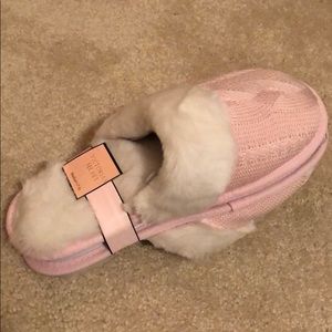 Victoria’s Secret slippers medium 7/8